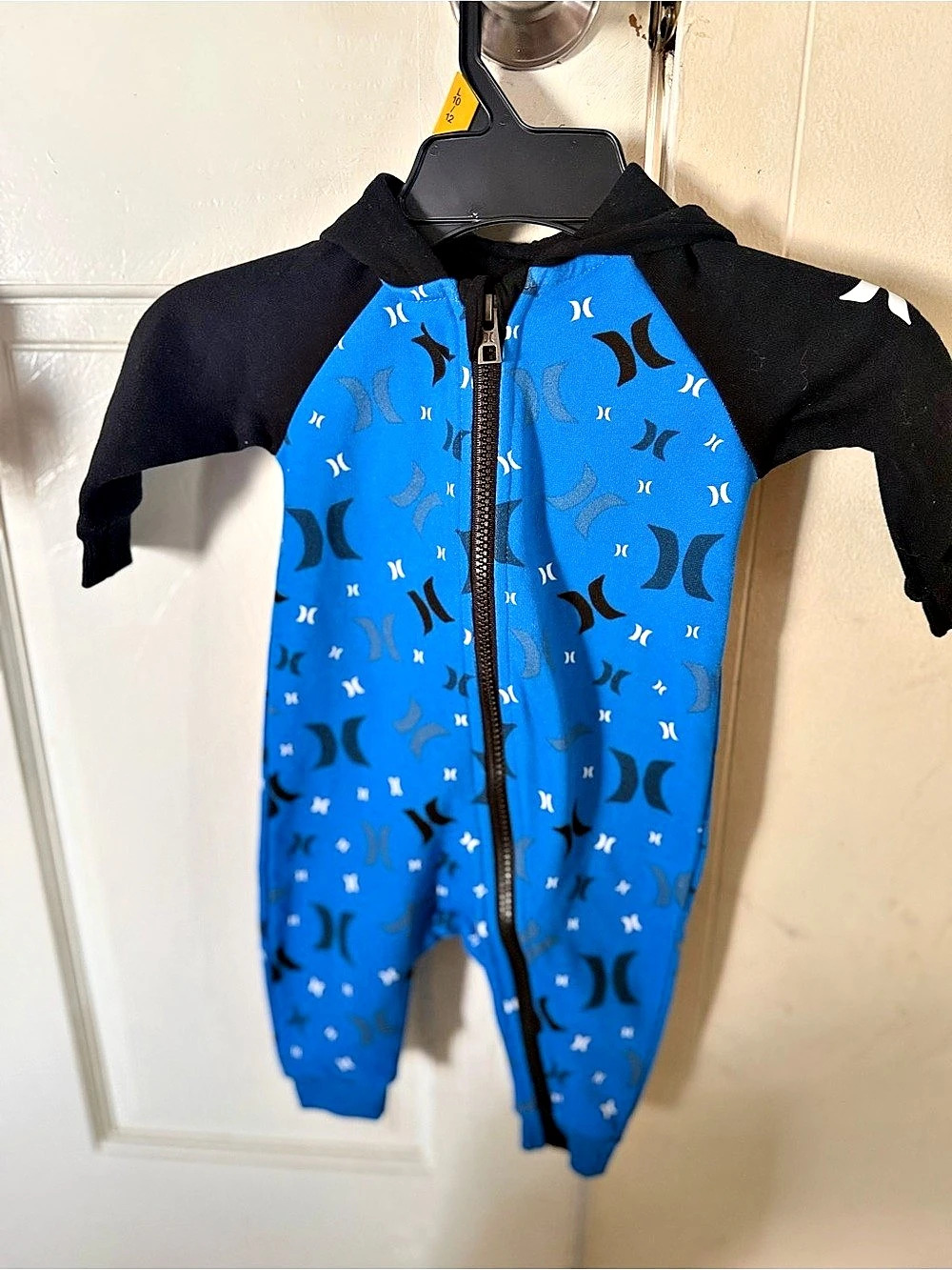 Bundle 2 body Hurley Hooded Blue & Black Romper Baby 6M Like New